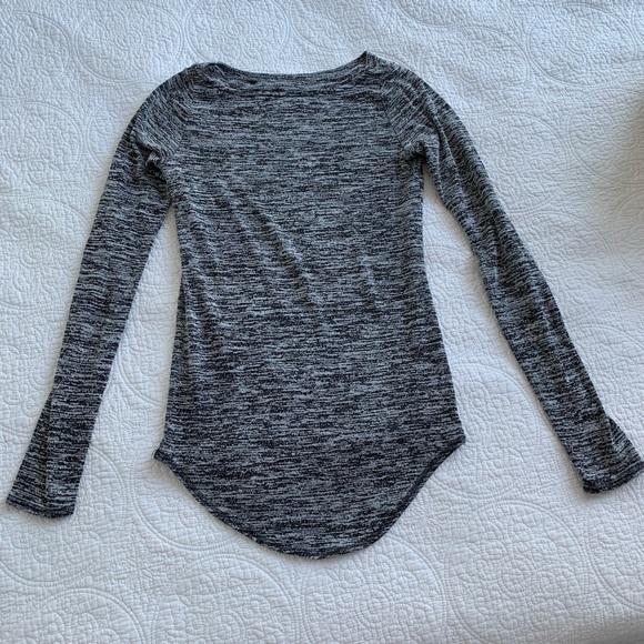 Aritzia Wilfred Free Long Sleeve Peephole Top - Picture 9 of 9